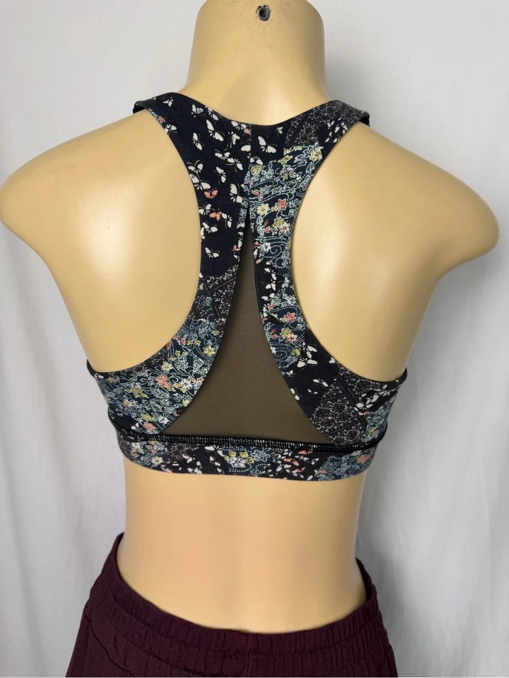Lululemon Invigorate Bra Assemblage Alpine White Multi print size 4